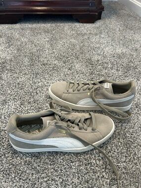 Puma Suede Classic Sneakers in Taupe and White Brand new size 10
